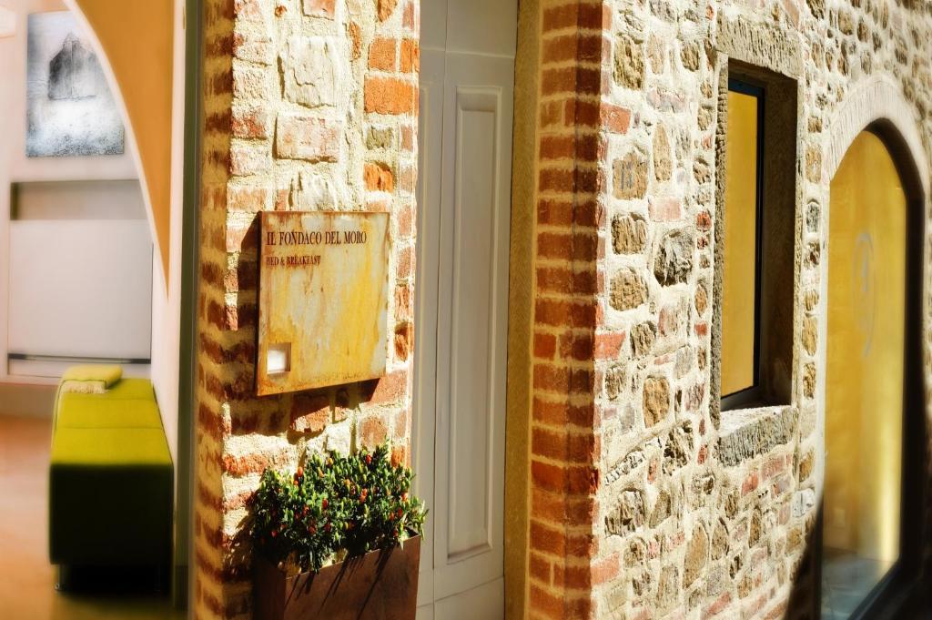 チヴィテッラ・イン・ヴァル・ディ・キアーナ Fondaco Del Moro Bed & Breakfast エクステリア 写真